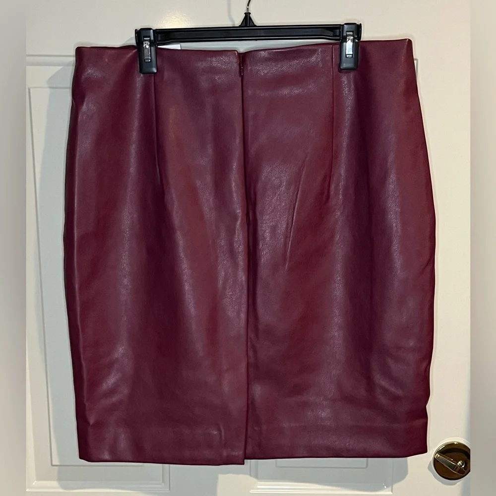 NWT J.Crew Burgundy Faux Leather Pencil Skirt Lined Classic Midi Size 16 - Picture 2 of 5